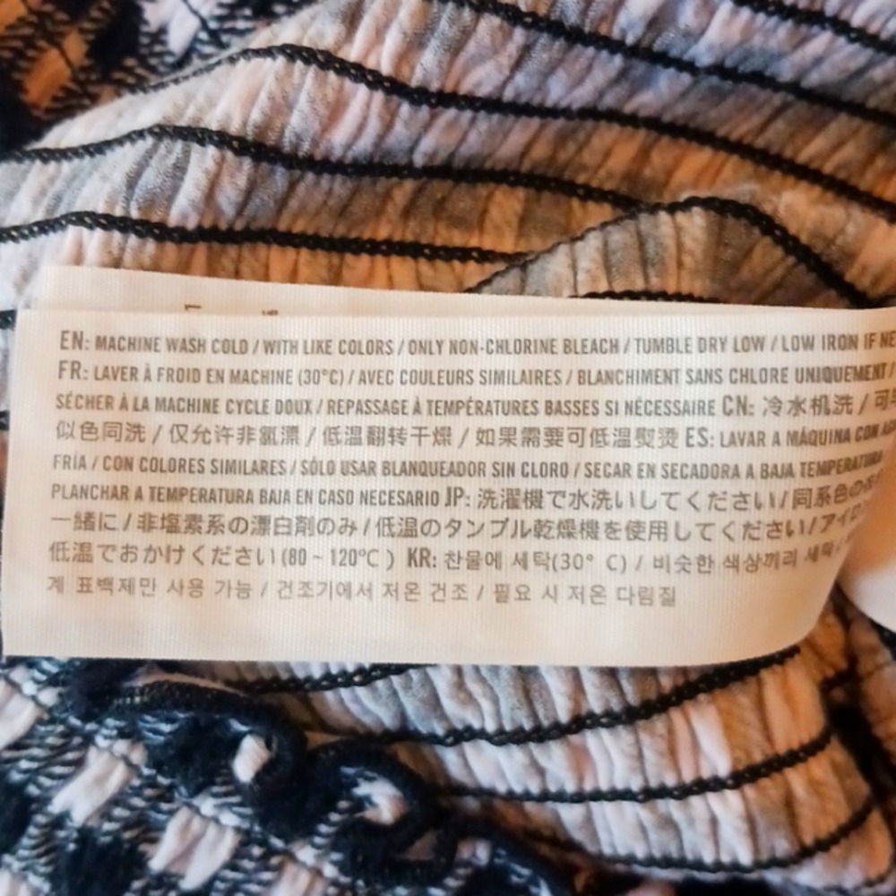 Hollister Smocked Crop Top Blouse Black & White Short Sleeve Jrs L - Picture 9 of 9